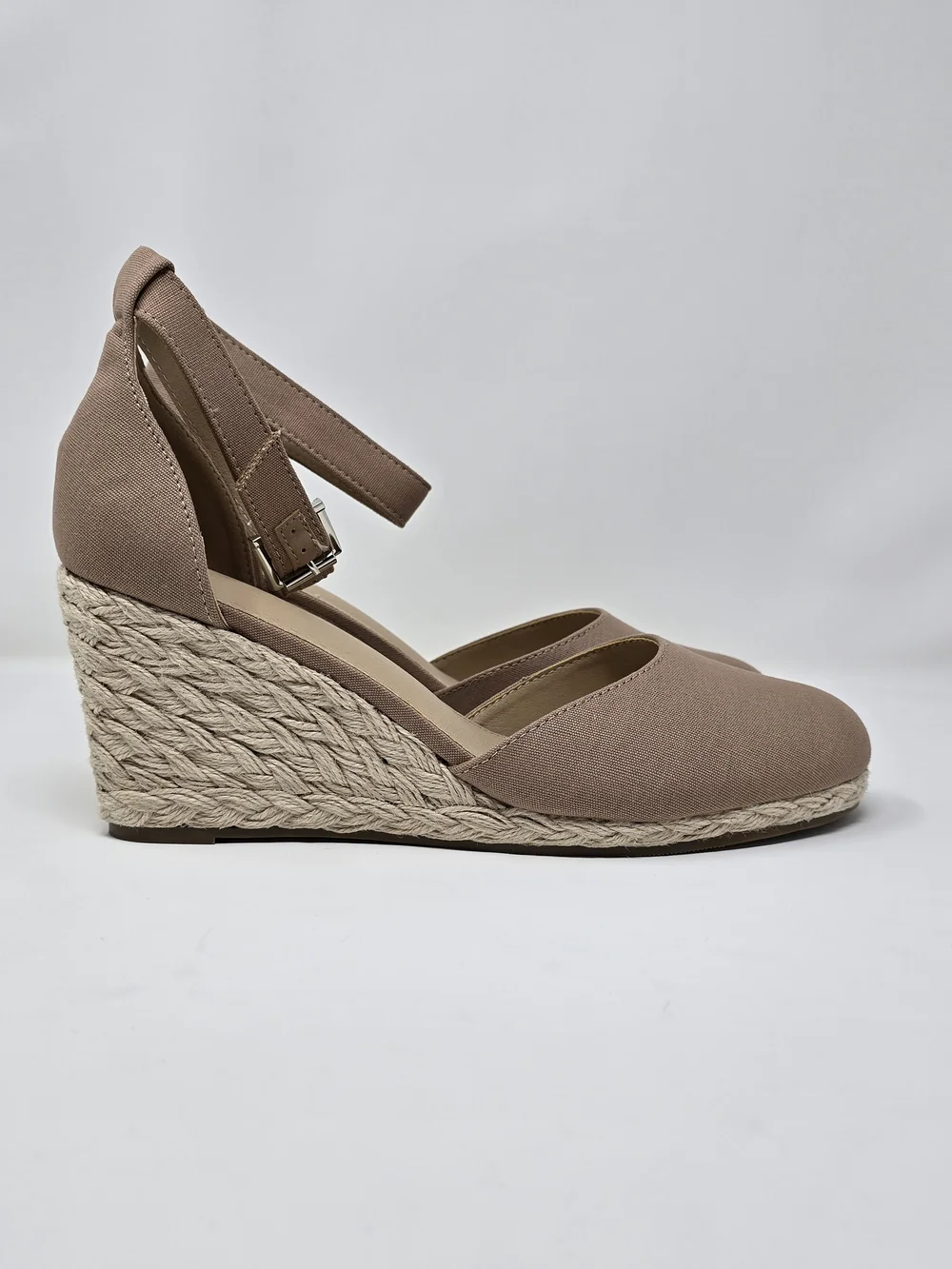 STUNNING QUALITY!! NEW IN BOX🏷 Closed-Toe Espadrille Wedge Sandals ☀️ (11)